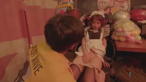 Lướt tinder bắt gặp cháu gái làm “sugar baby”