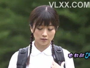 Rủ bạn thân về nhà "ngủ"