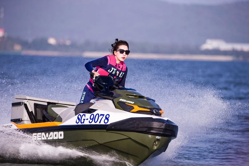 Đụ tung lồn em gái bên bếp lửa hồng